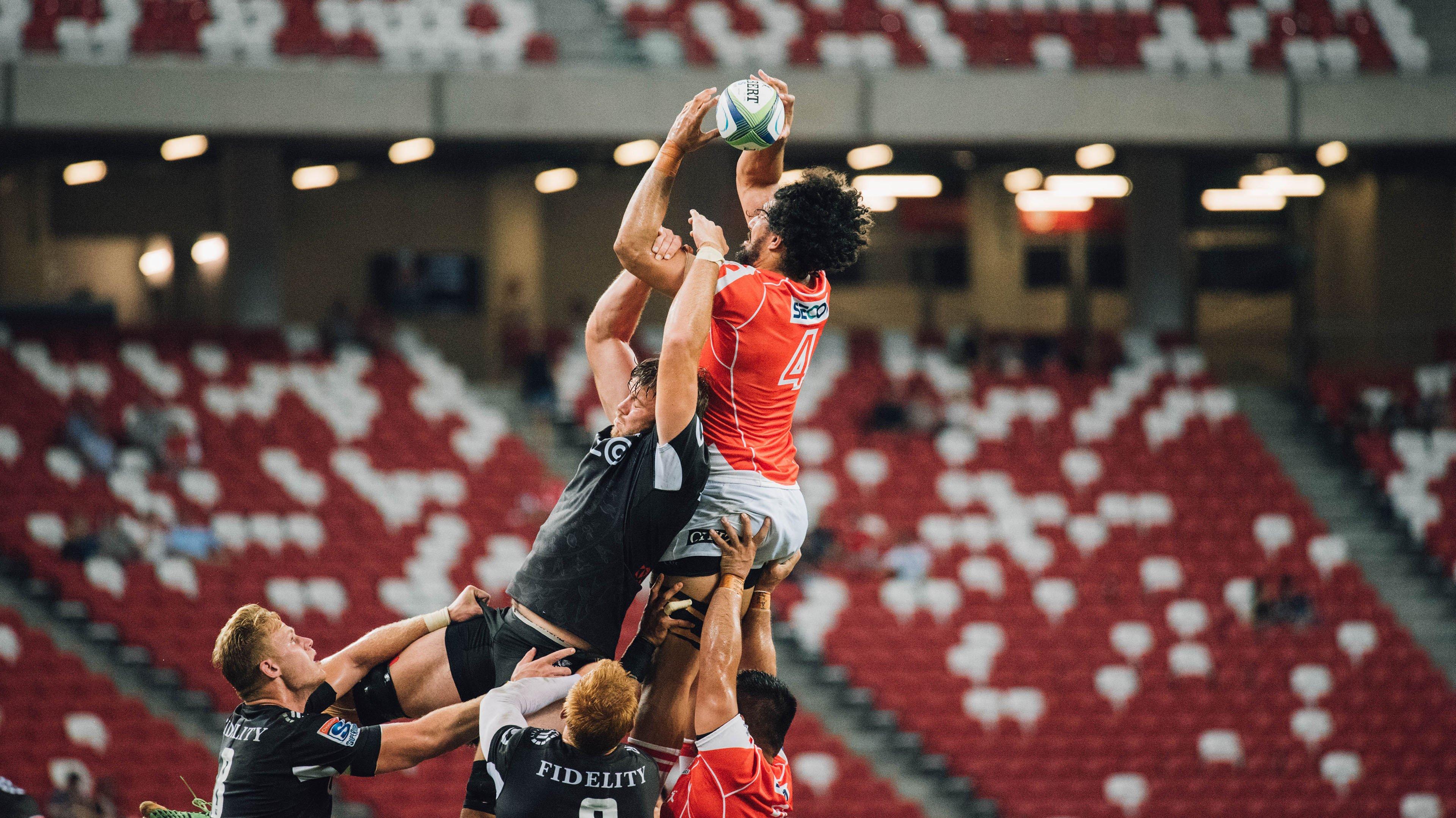 韧性定义者！尼克斯连创客场20分逆转奇迹，近25年季后赛首见